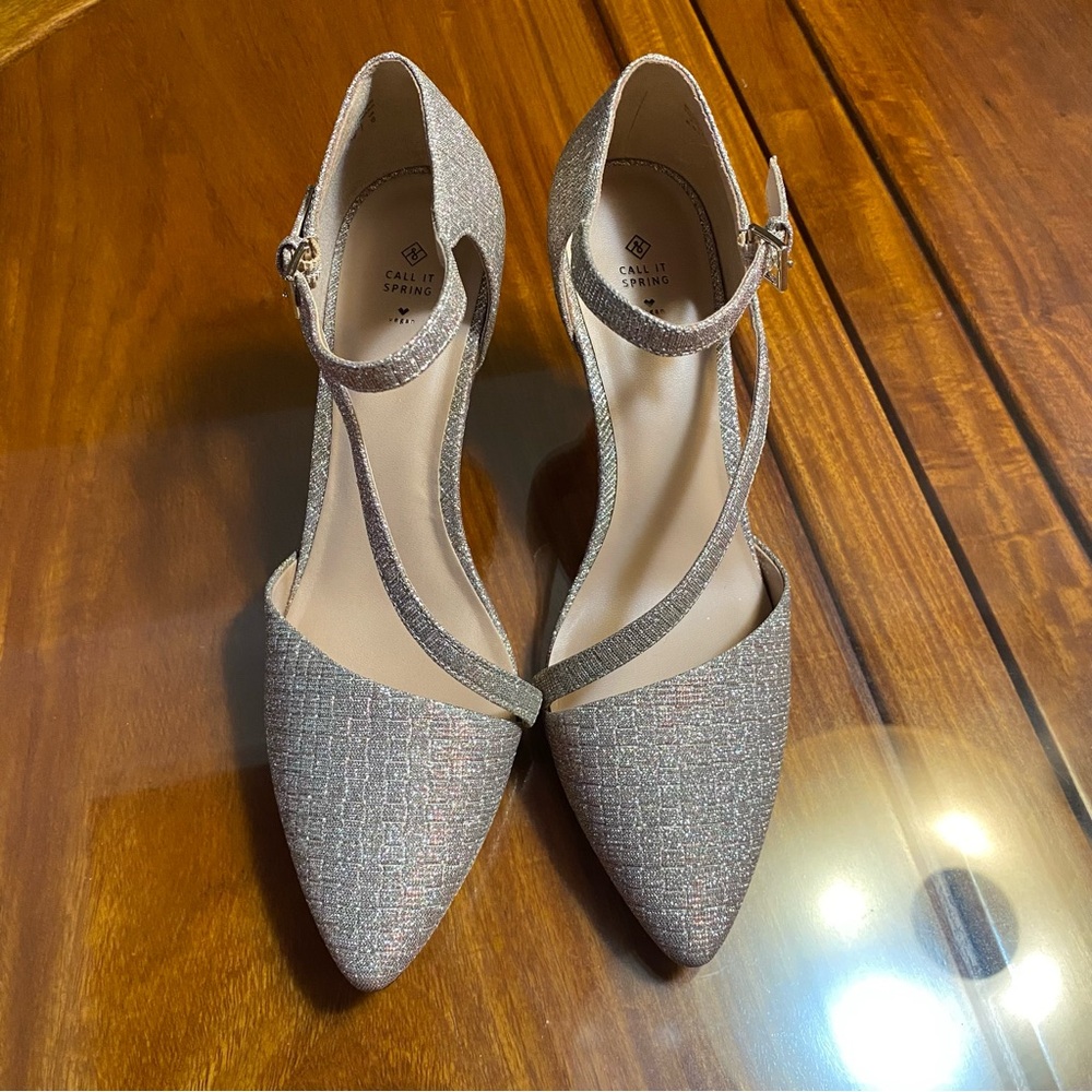 NWOT Call It Spring Shimmering Champagne Heels with Asymmetrical Strap- Size 8.5